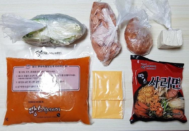 땅스부대찌개 포장